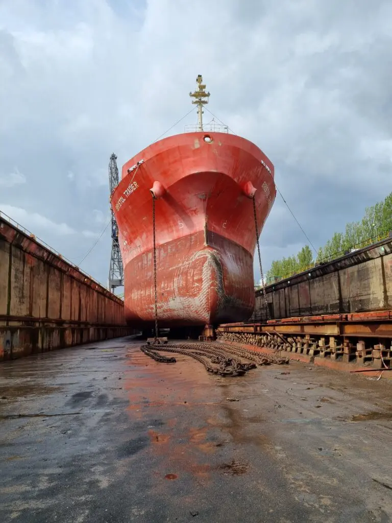 Zeetanker in dok